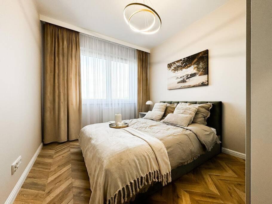 Balcony & Parking, Modern Elegant Apartment! Near Tram Вроцлав Екстер'єр фото